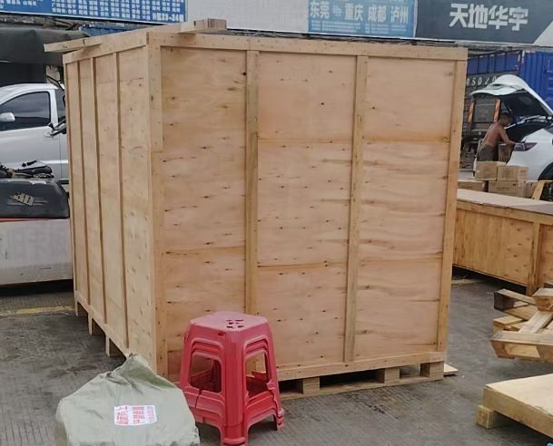 Reinforced wooden crate packaging